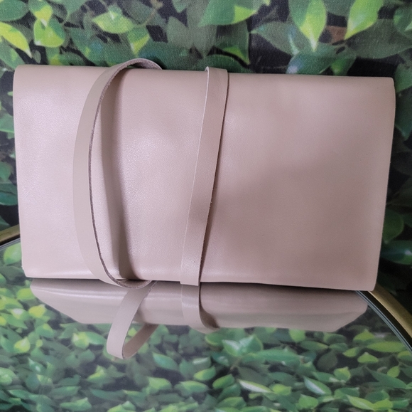 Artistry studio bangkok edition makeup brushes bag - Picture 2 of 13